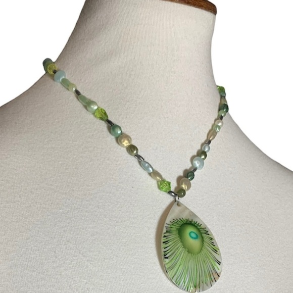 Vintage Shell Collar Necklace with Handpainted Green Peacock Feather Pendant - Picture 1 of 9
